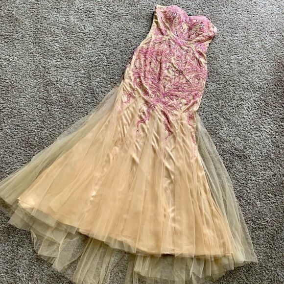 Elegant Strapless Embroidered Floral Lace & beading Fishtail Gown with Shawl - Picture 11 of 16